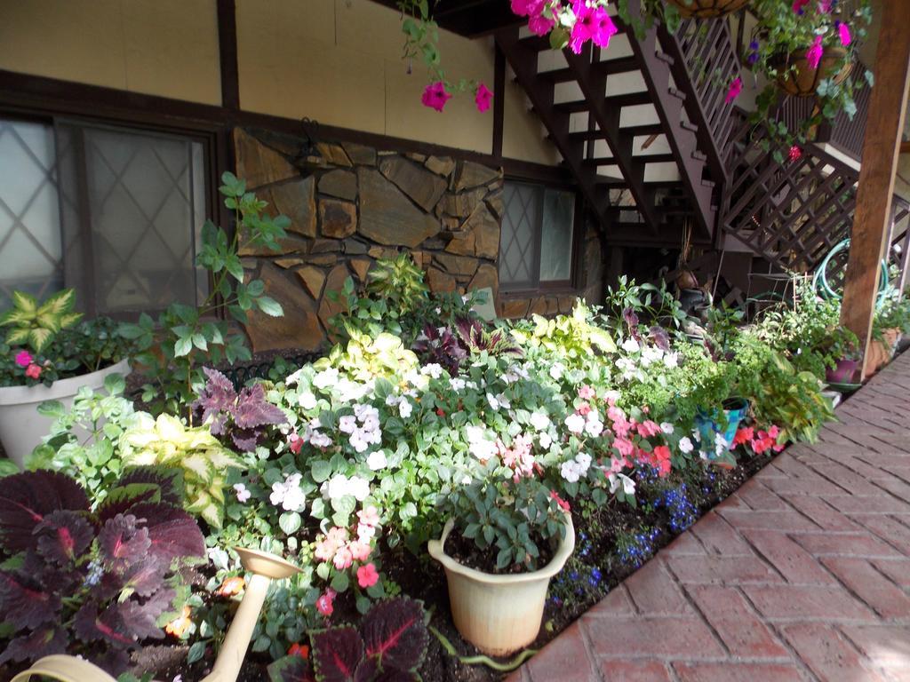 7 Gables Inn & Suites Fairbanks Ngoại thất bức ảnh